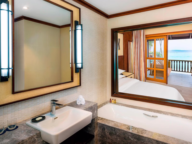 Sheraton Maldives Full Moon Resort & Spa - Dining